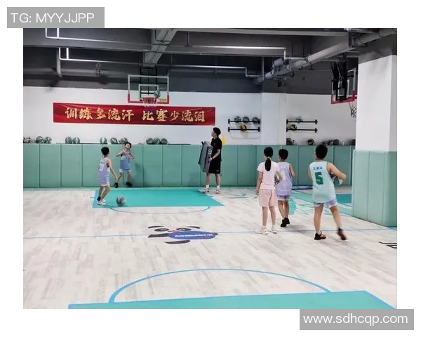 以中锋为核心构建篮球战术体系的创新与实践探讨